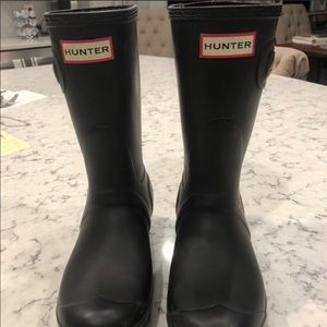 Hunter matte black short rain boots
